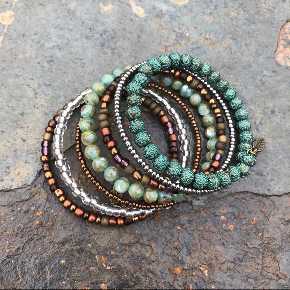 Handmade green natural shell & metal wrap bracelet - Picture 2 of 6